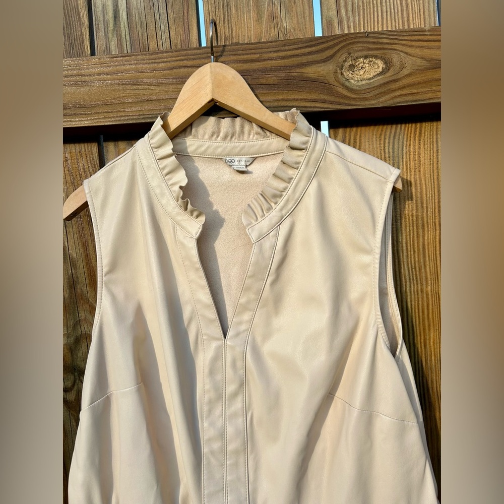 Cato Dress Cream Tiered Vegan Leather Ruffle Trim Sz. 18/20 - Picture 3 of 11